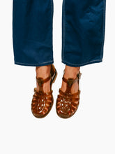 Load image into Gallery viewer, French Recycled Hemp Fisherman Sandals in Sepia
