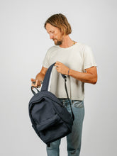 Load image into Gallery viewer, Arc Daypack | Carbon
