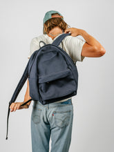 Load image into Gallery viewer, Arc Daypack | Carbon
