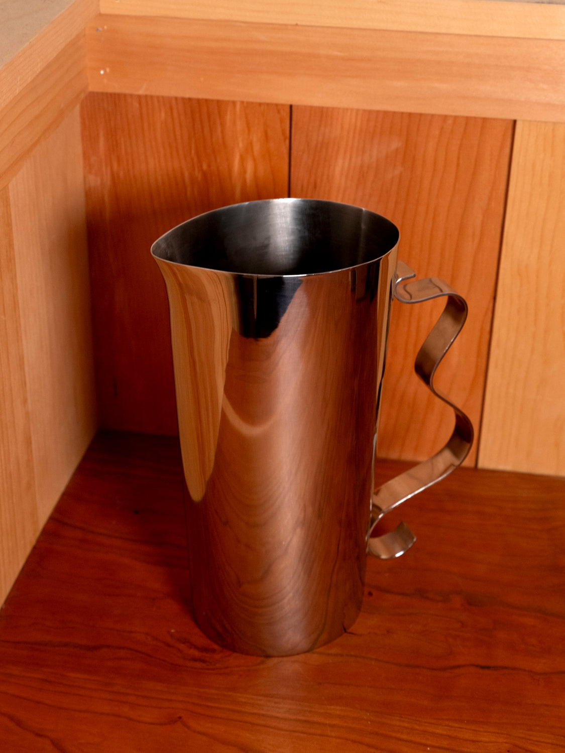 Squiggle Pitcher