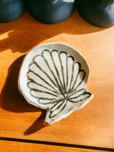 Load image into Gallery viewer, Handpainted Ring Dishes
