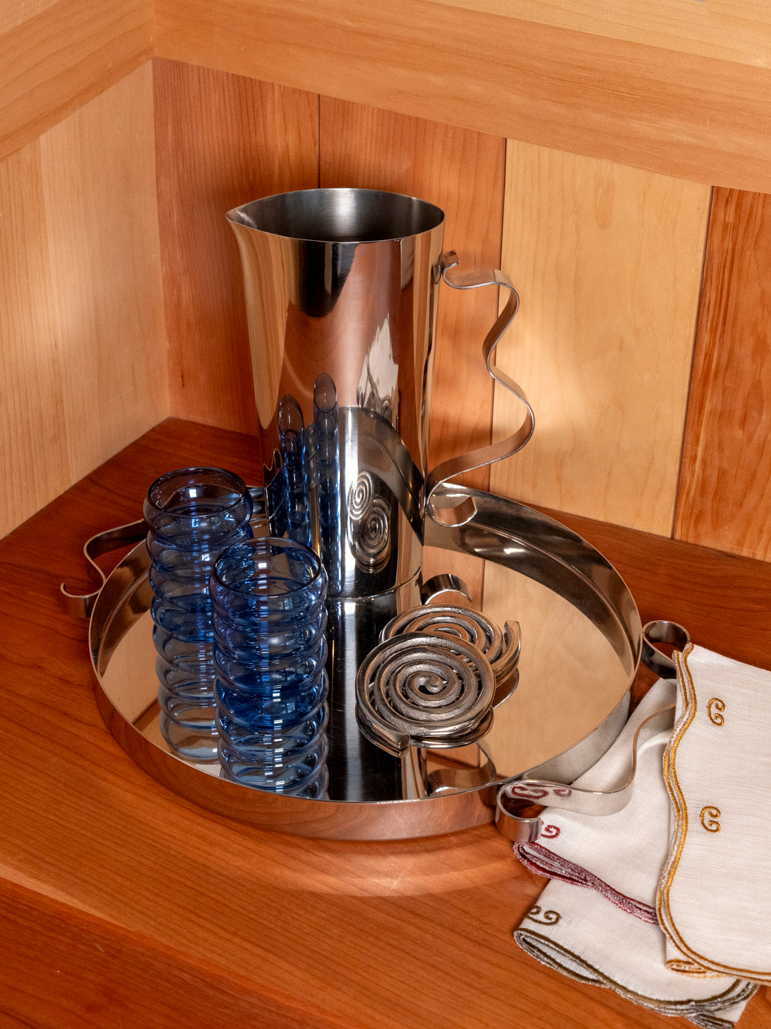Squiggle Pitcher