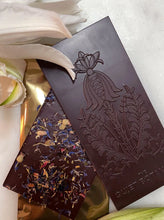 Load image into Gallery viewer, Wildflower Dream Botanical Chocolate Bar
