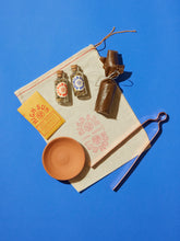 Load image into Gallery viewer, Yin Yang Incense Blend Set with Clay Dish
