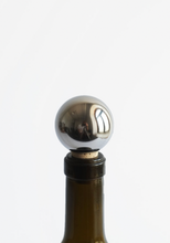 Load image into Gallery viewer, Stainless Steel Round Wine Stopper

