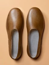 Load image into Gallery viewer, French Recycled Hemp Gardening Clogs in Sepia
